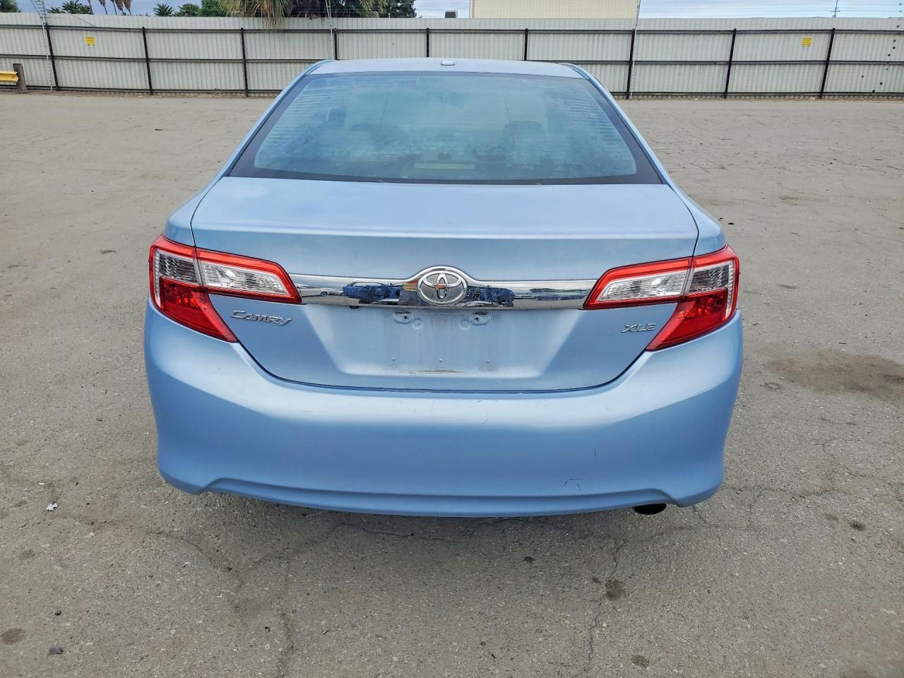 2012 TOYOTA CAMRY XLE photo 11