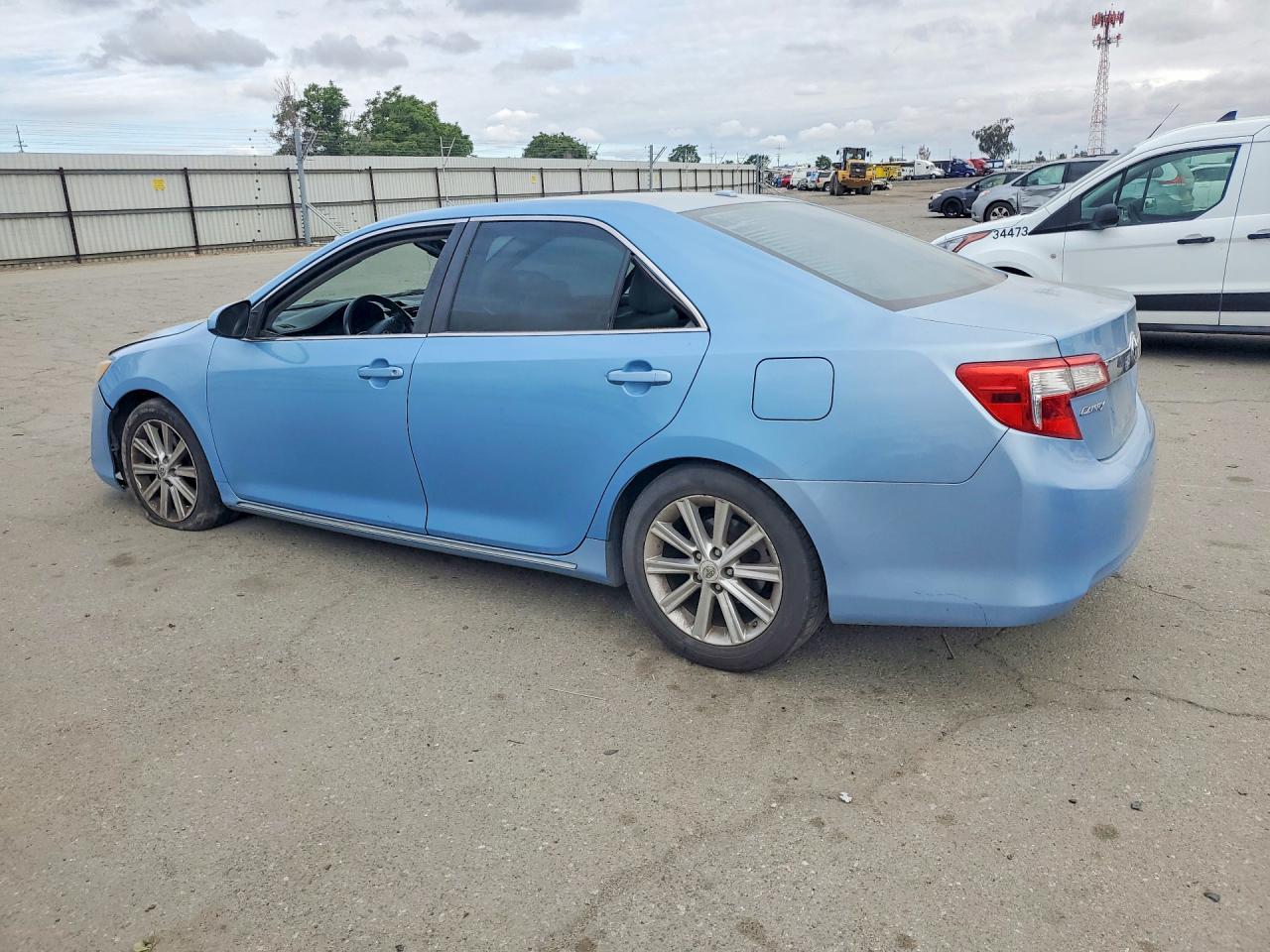 2012 TOYOTA CAMRY XLE photo 3