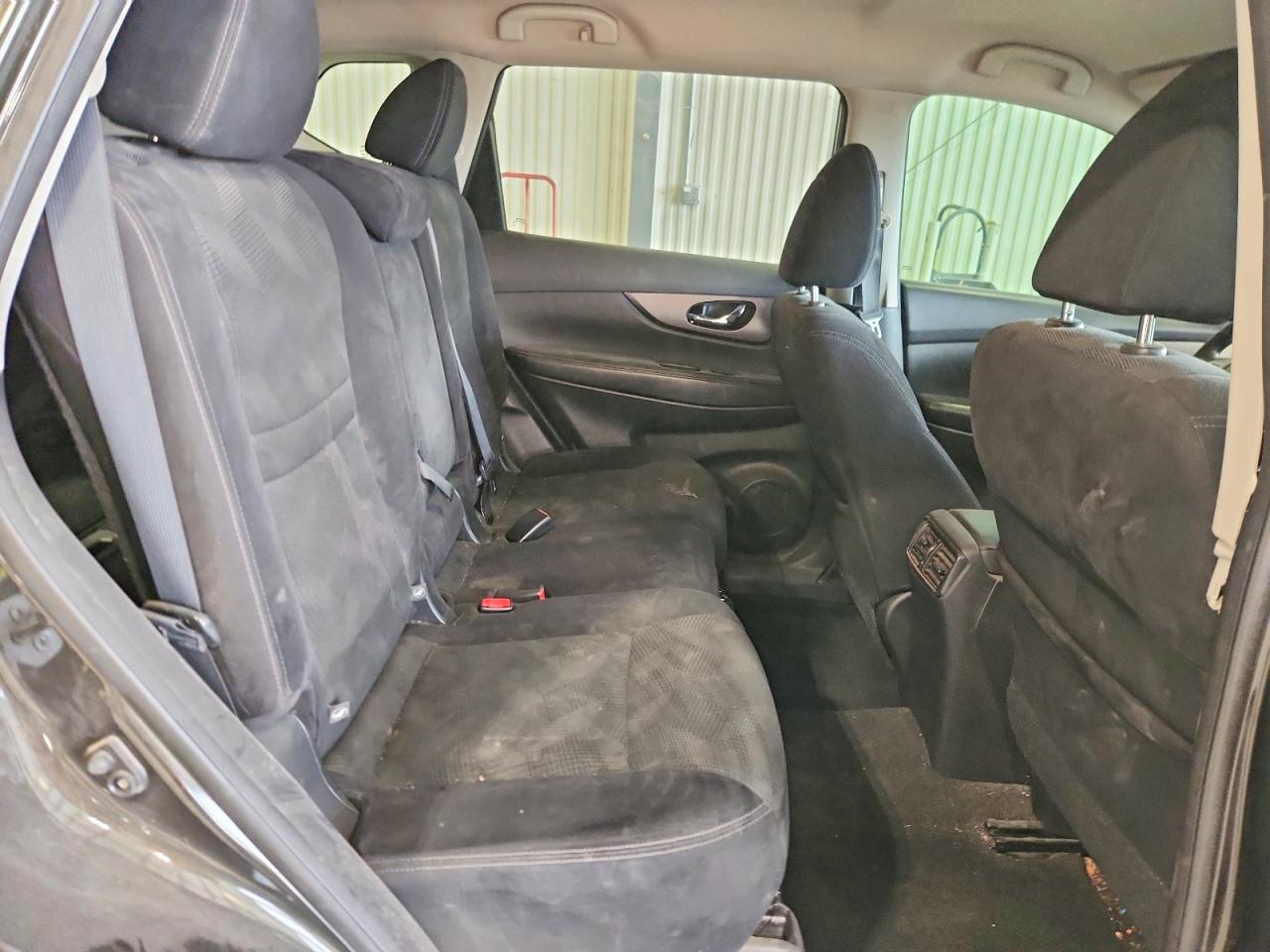 2016 NISSAN ROGUE SV photo 21