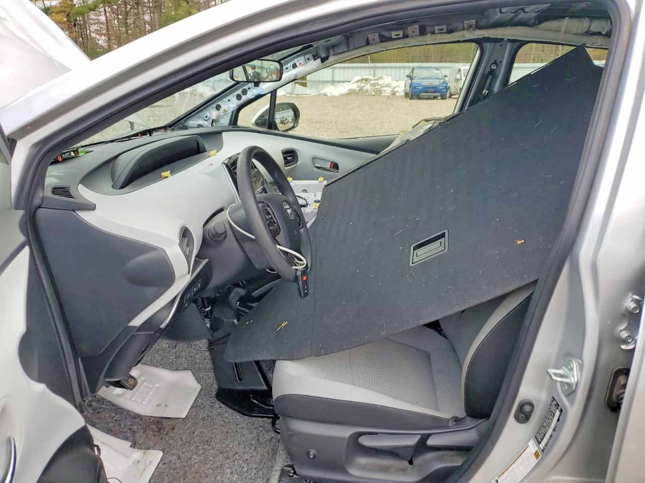 2019 TOYOTA PRIUS LE photo 13