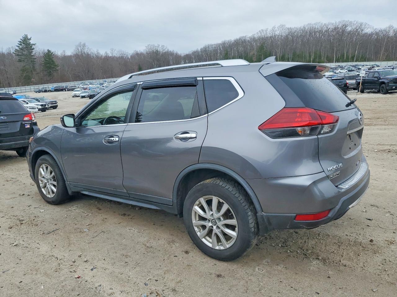 2018 NISSAN ROGUE SV photo 4