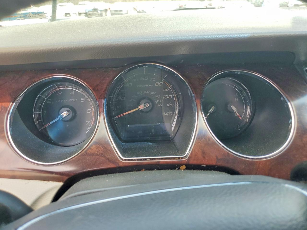 2010 FORD TAURUS SEL photo 17
