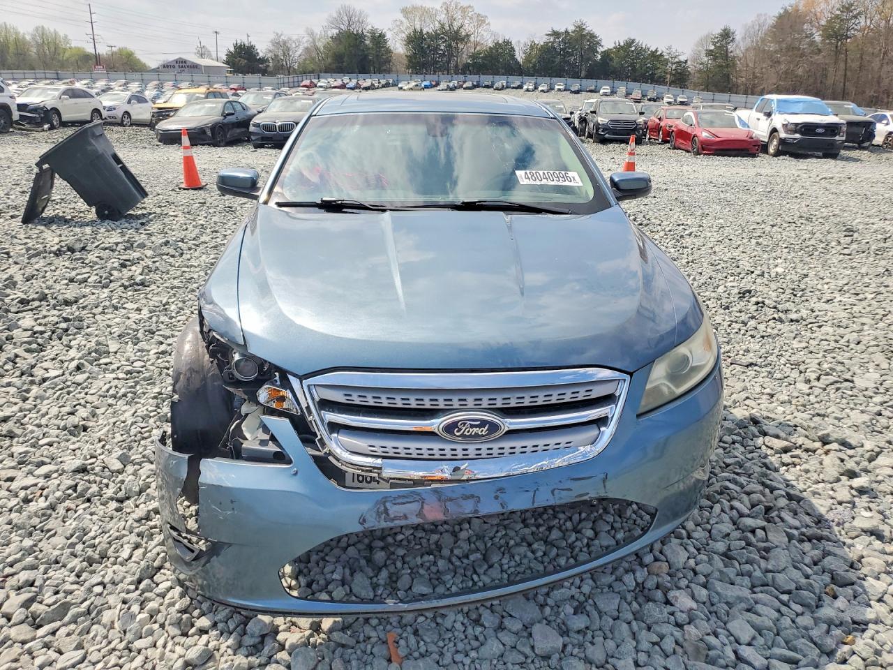 2010 FORD TAURUS SEL photo 9