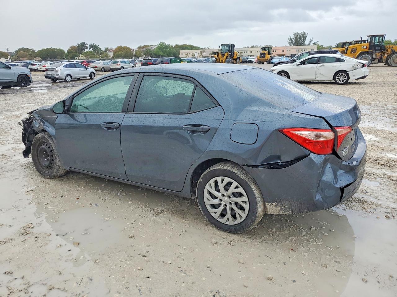 2017 TOYOTA COROLLA LE photo 3