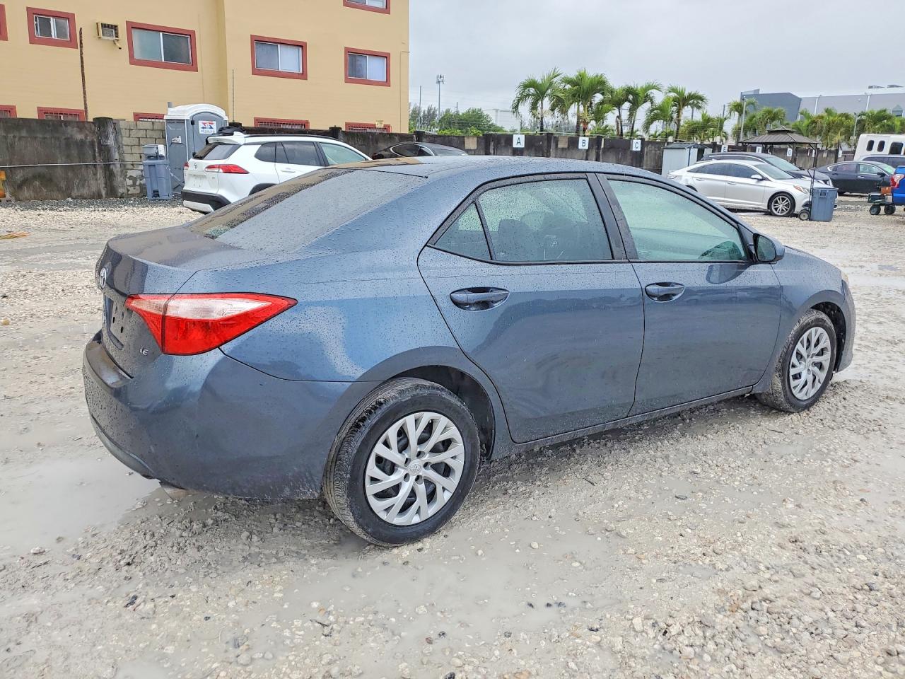 2017 TOYOTA COROLLA LE photo 5