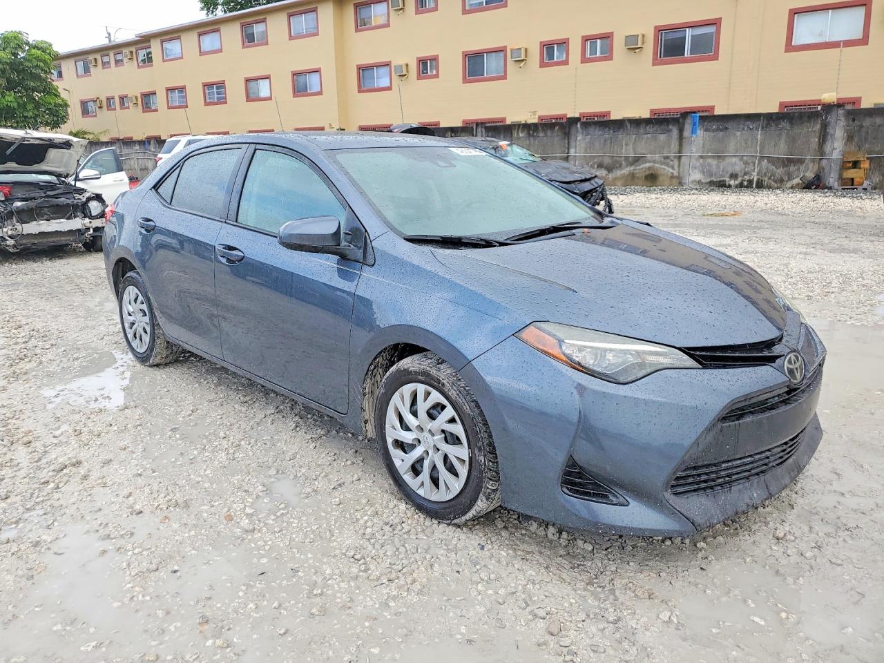 2017 TOYOTA COROLLA LE photo 7