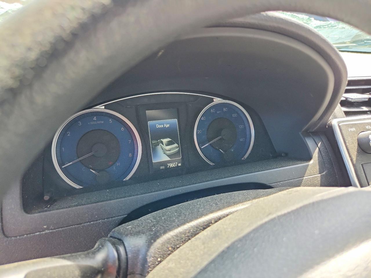 2017 TOYOTA CAMRY LE photo 17