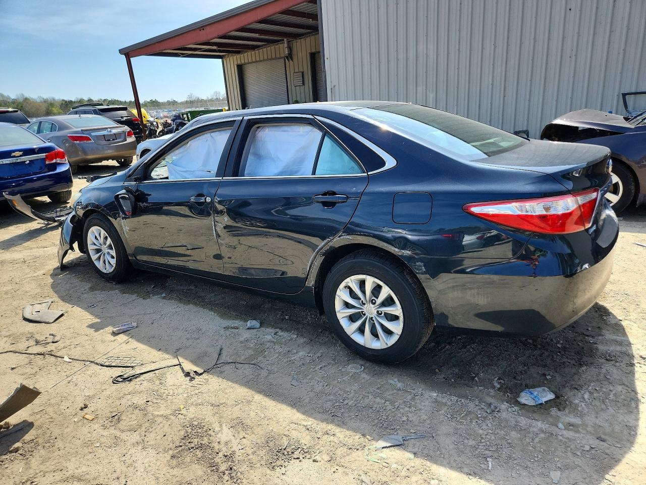 2017 TOYOTA CAMRY LE photo 3