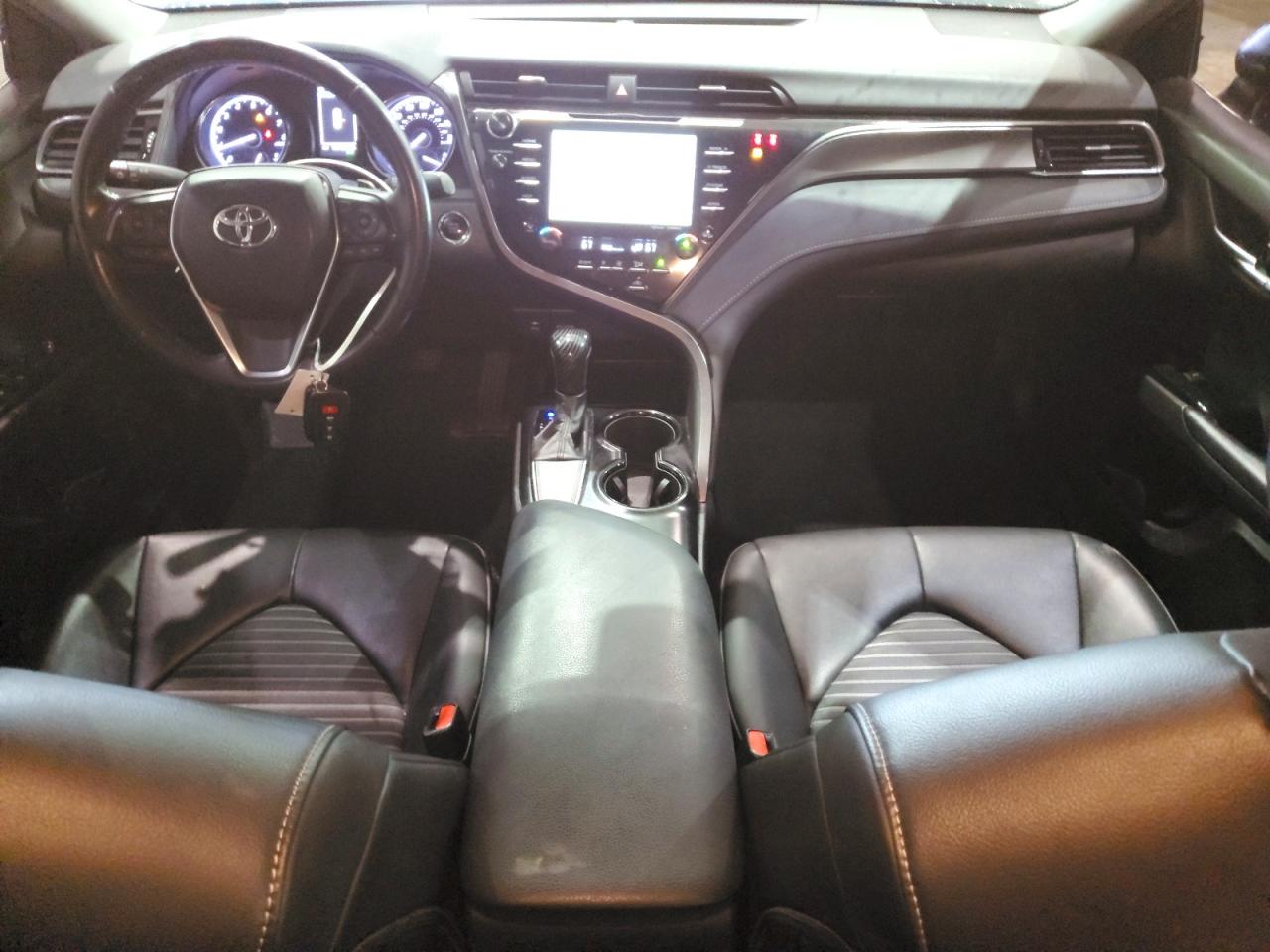 2019 TOYOTA CAMRY SE photo 15