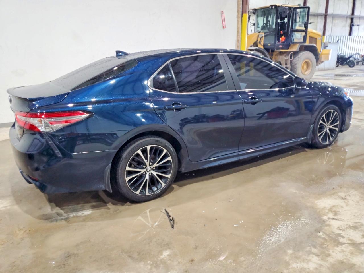 2019 TOYOTA CAMRY SE photo 5