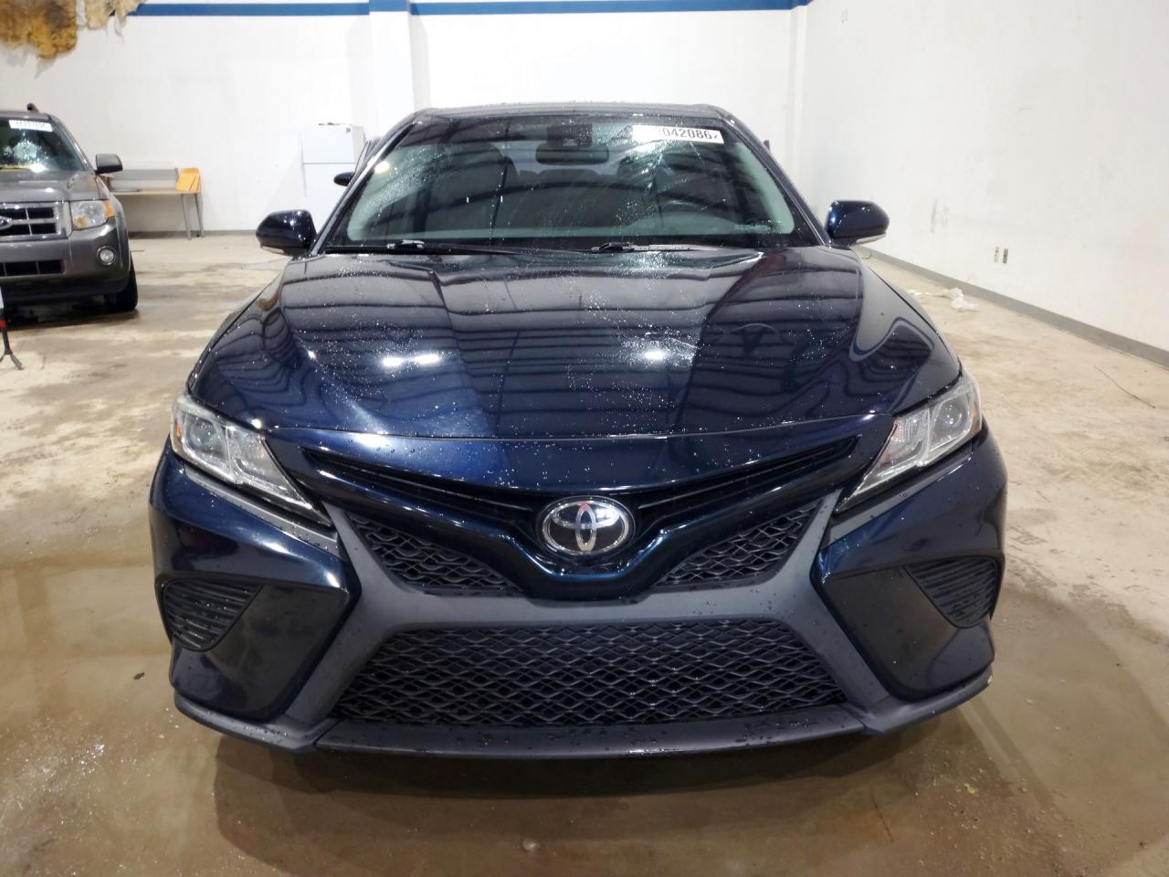 2019 TOYOTA CAMRY SE photo 9