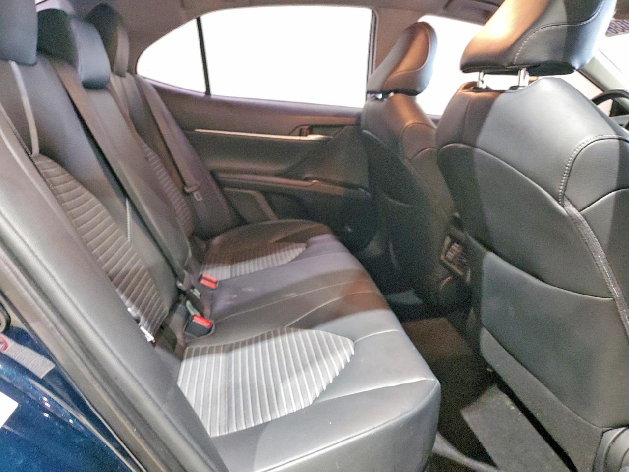 2019 TOYOTA CAMRY SE photo 19