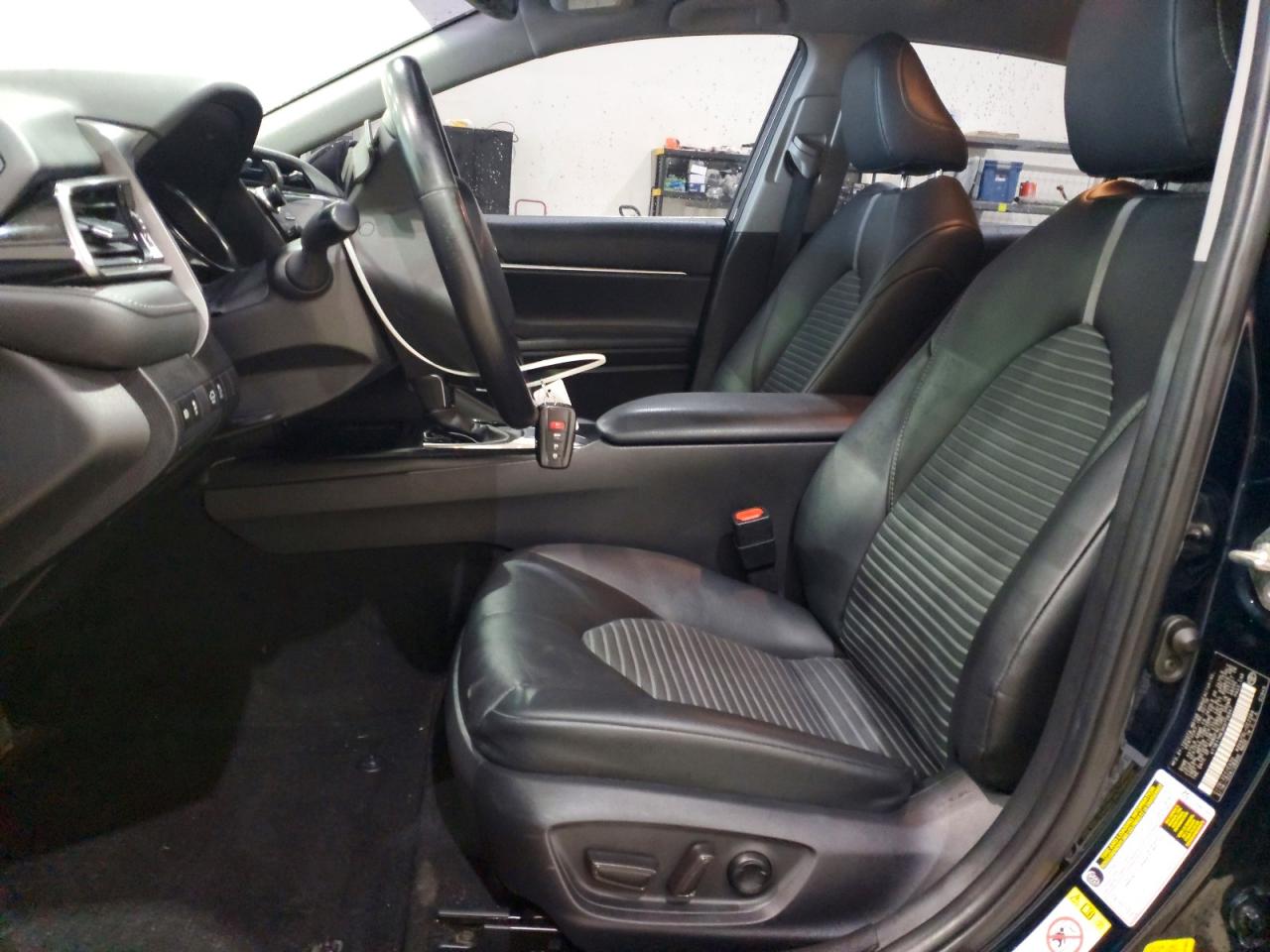 2019 TOYOTA CAMRY SE photo 13
