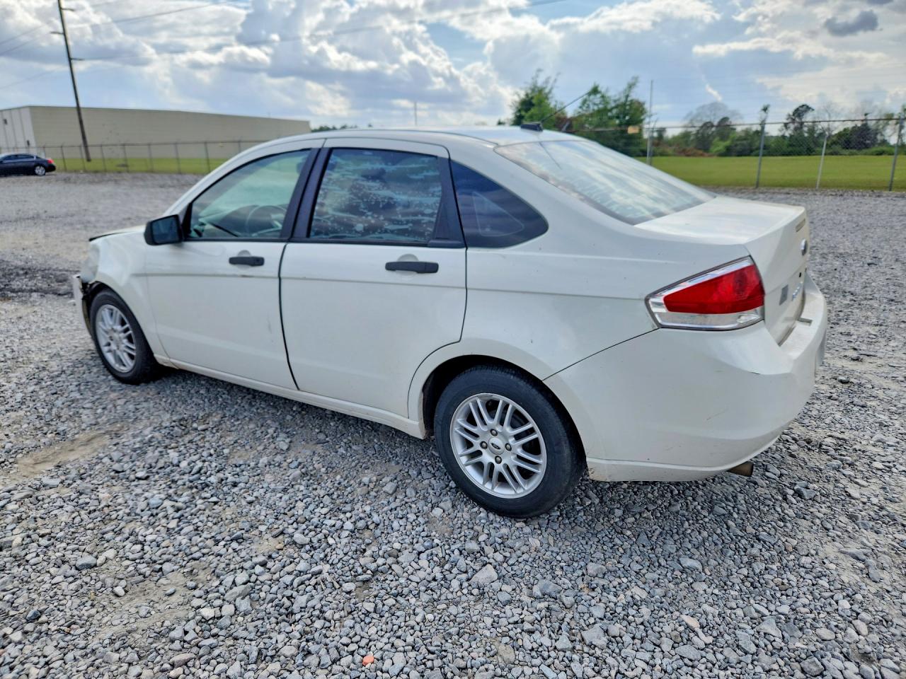 2009 FORD FOCUS SE photo 2