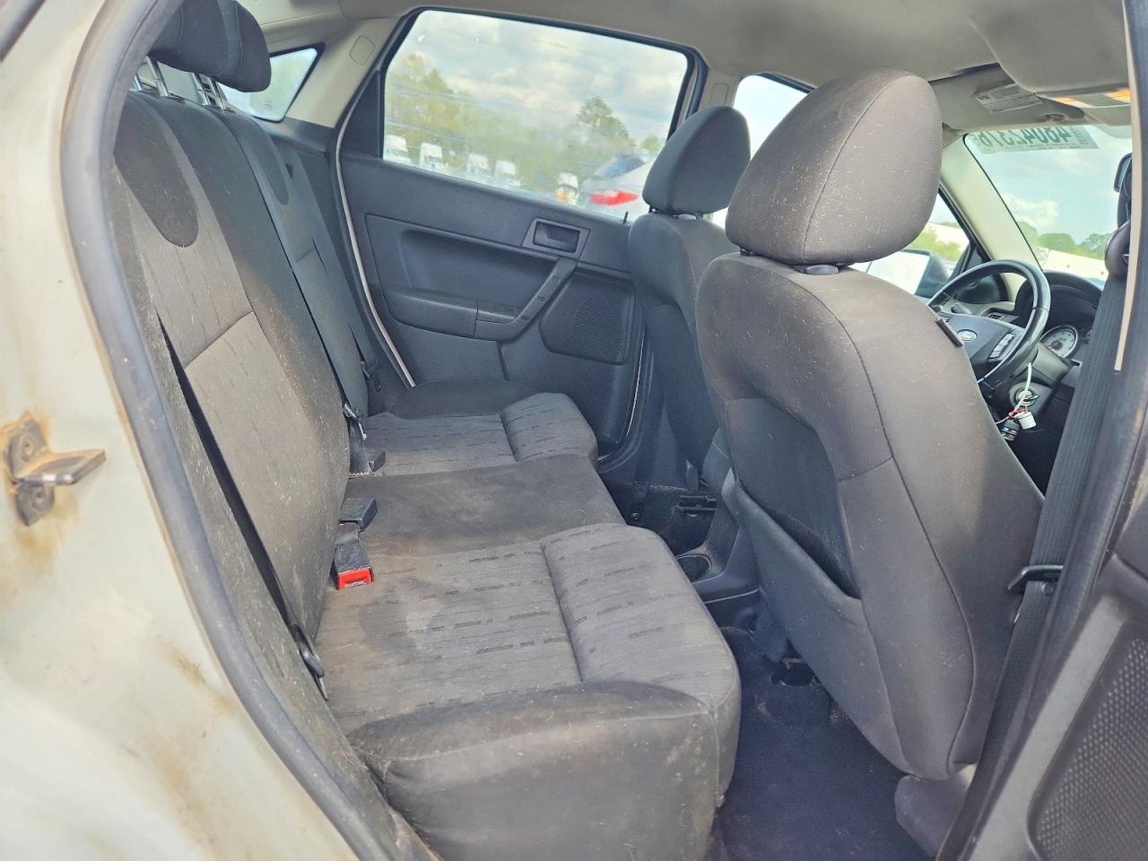 2009 FORD FOCUS SE photo 10