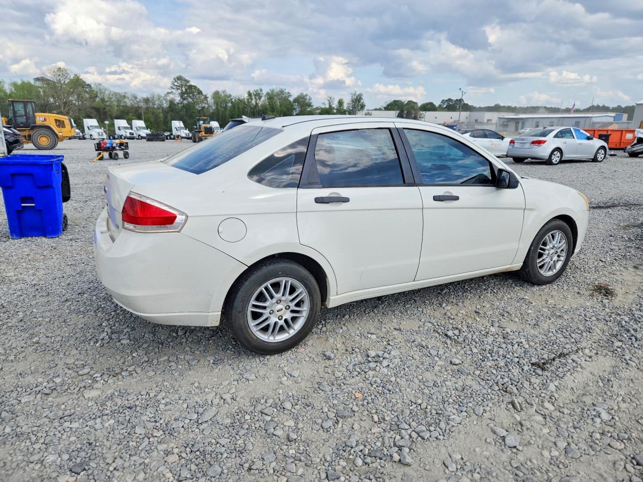 2009 FORD FOCUS SE photo 3