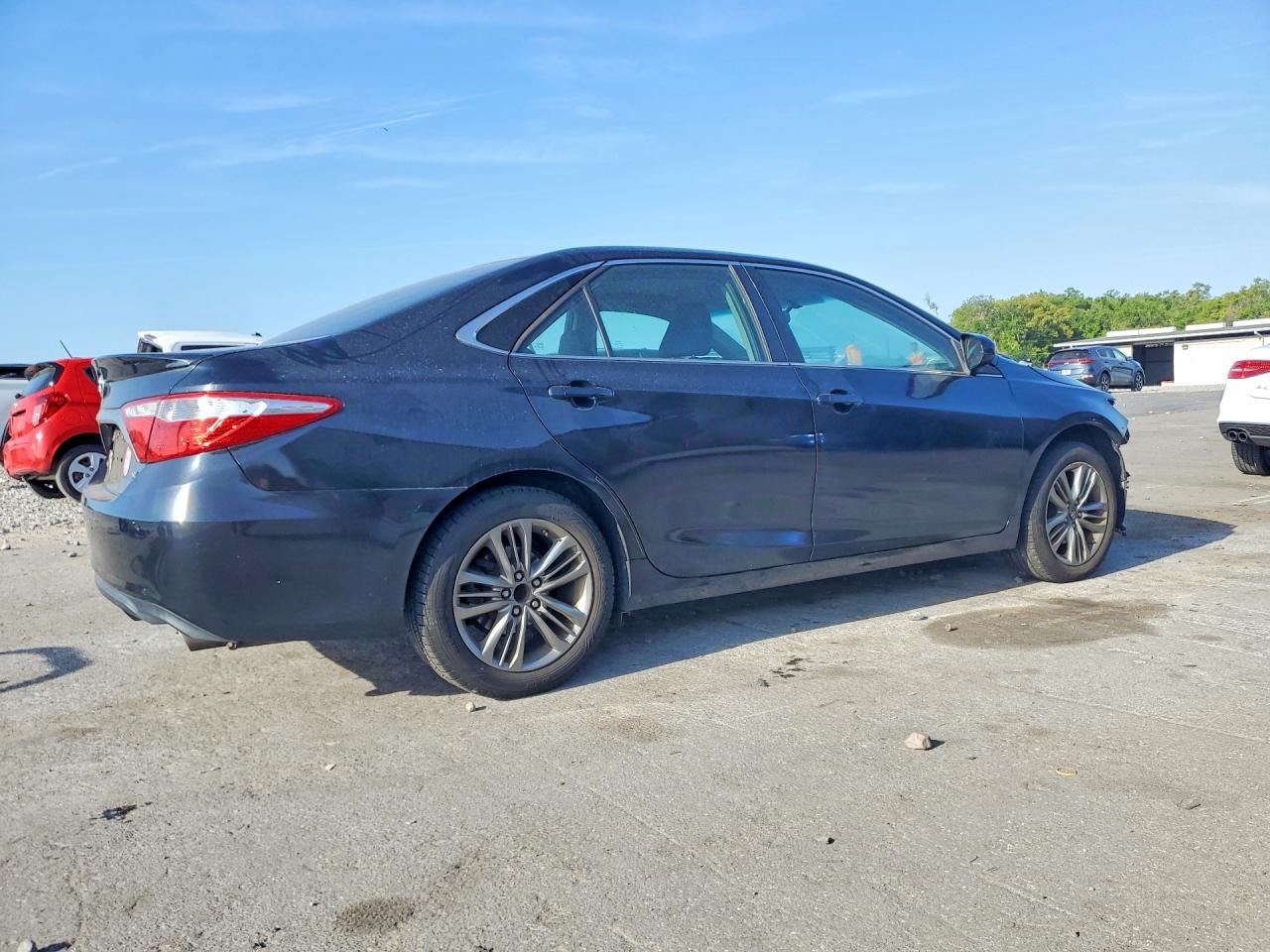 2017 TOYOTA CAMRY SE photo 5