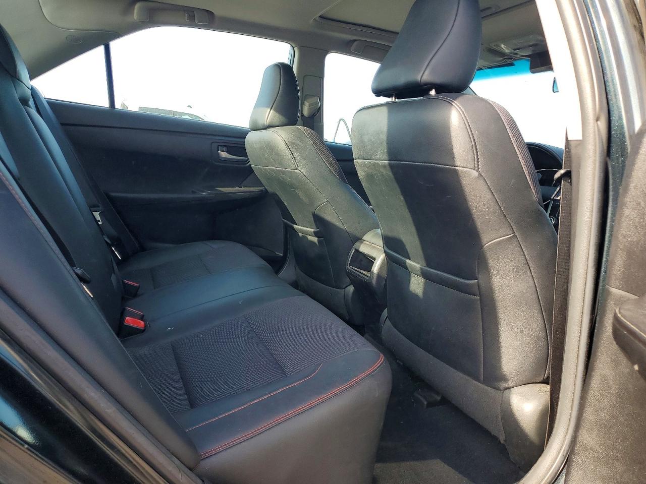 2017 TOYOTA CAMRY SE photo 19