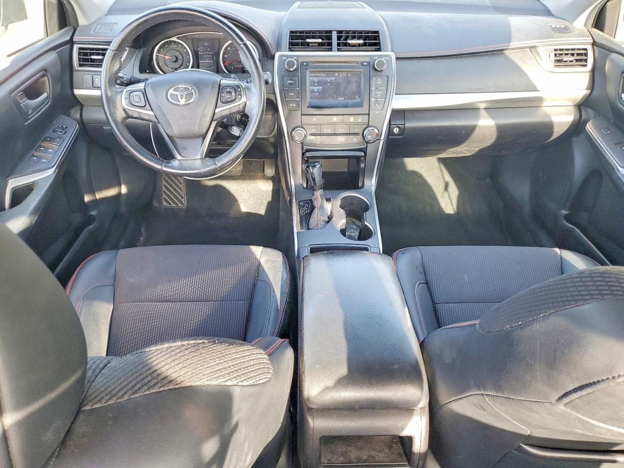 2017 TOYOTA CAMRY SE photo 15