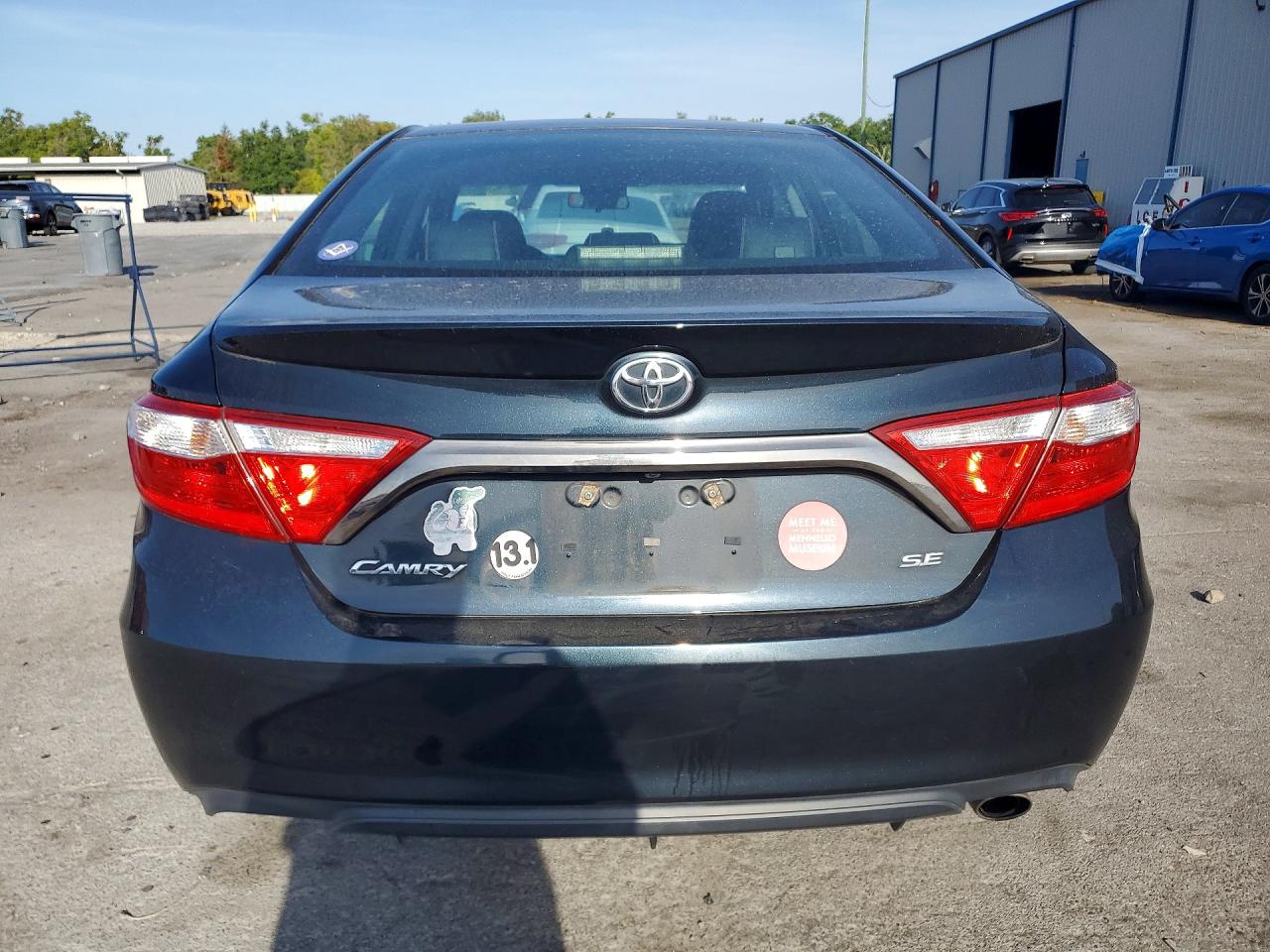 2017 TOYOTA CAMRY SE photo 11