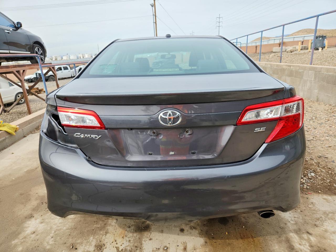 2013 TOYOTA CAMRY SE photo 11