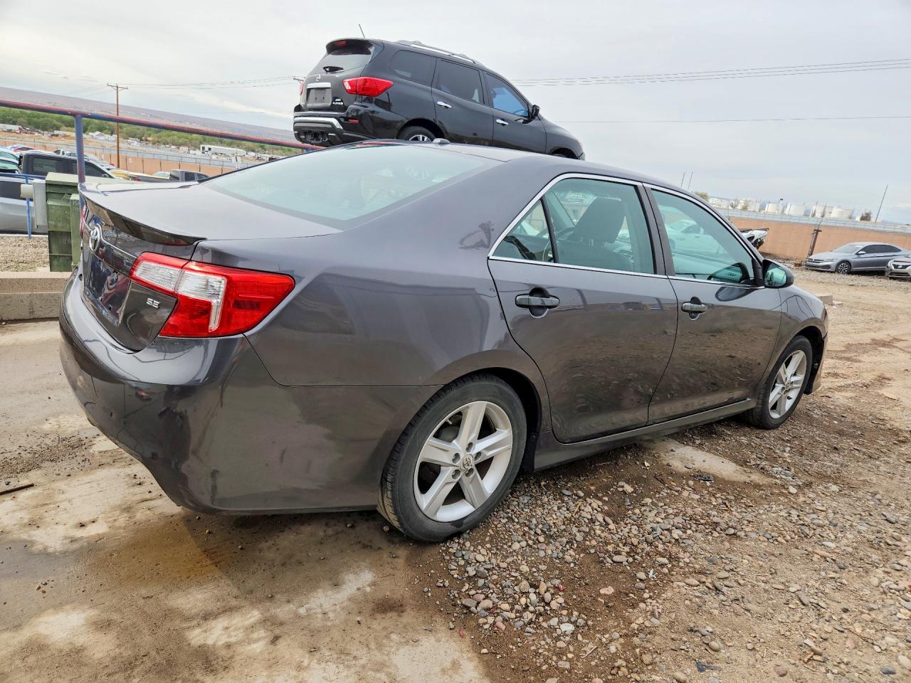 2013 TOYOTA CAMRY SE photo 5