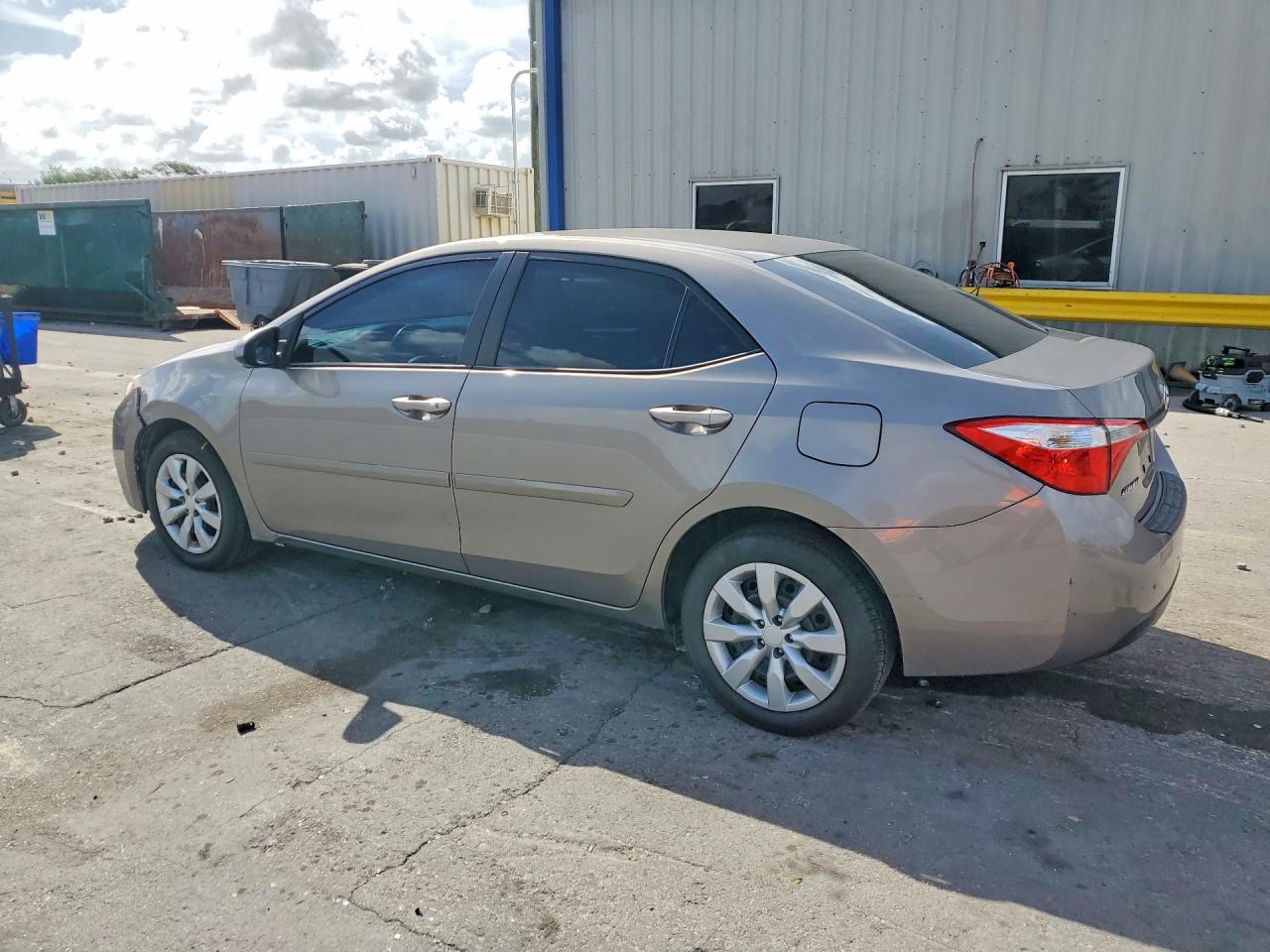 2015 TOYOTA COROLLA LE photo 3