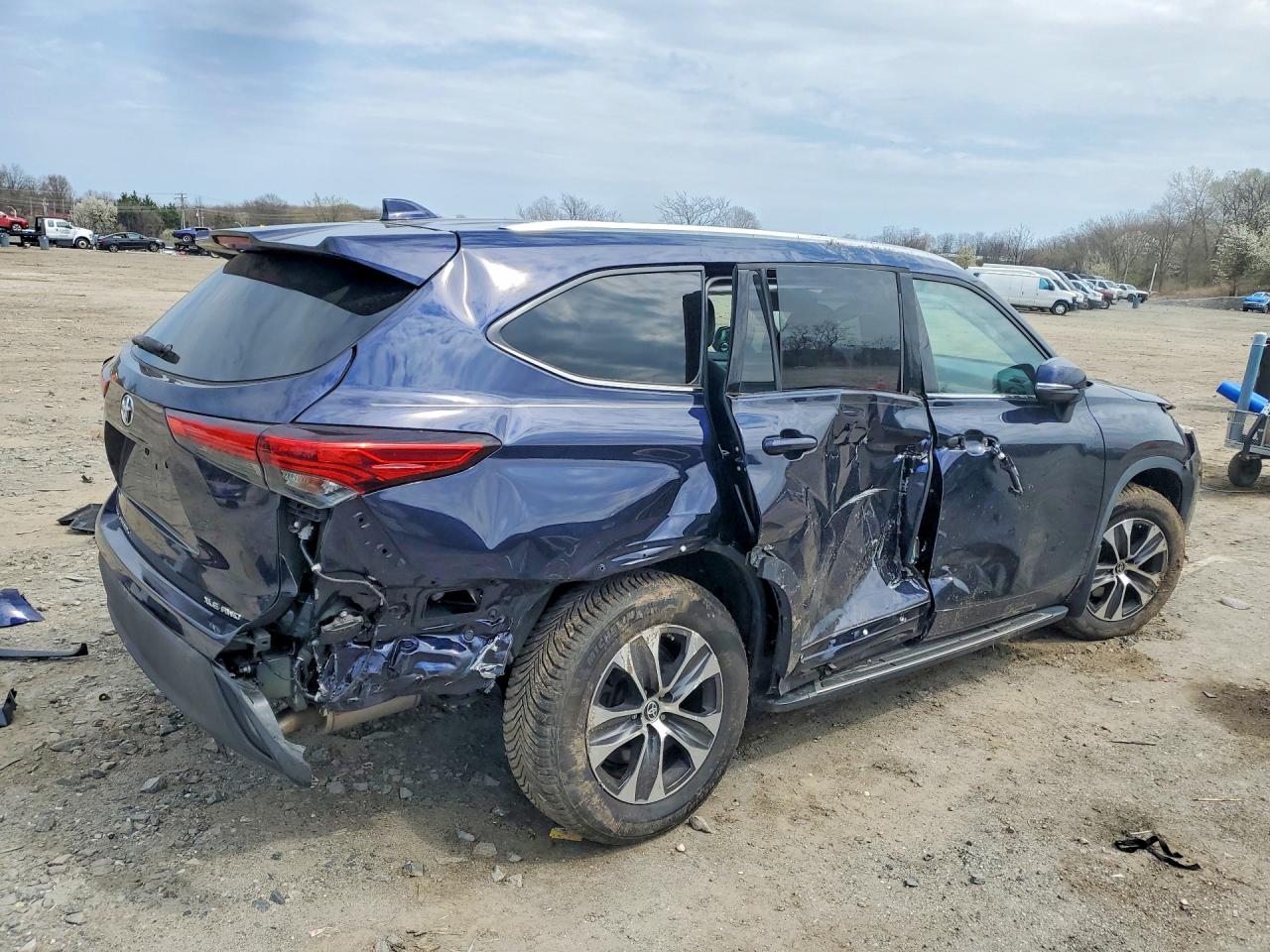 2020 TOYOTA HIGHLANDER XLE photo 7