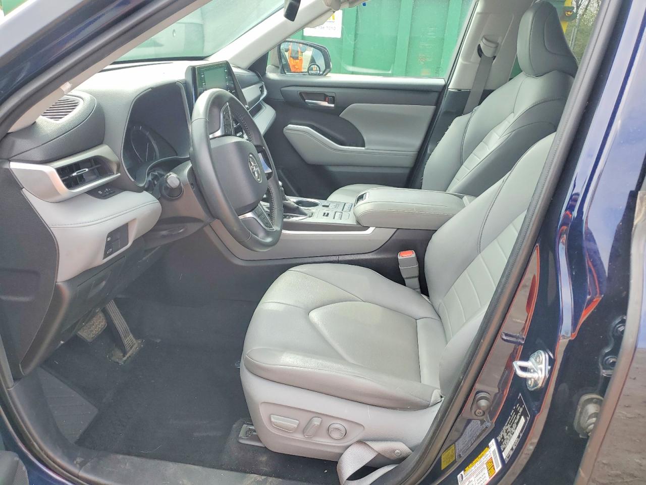 2020 TOYOTA HIGHLANDER XLE photo 19