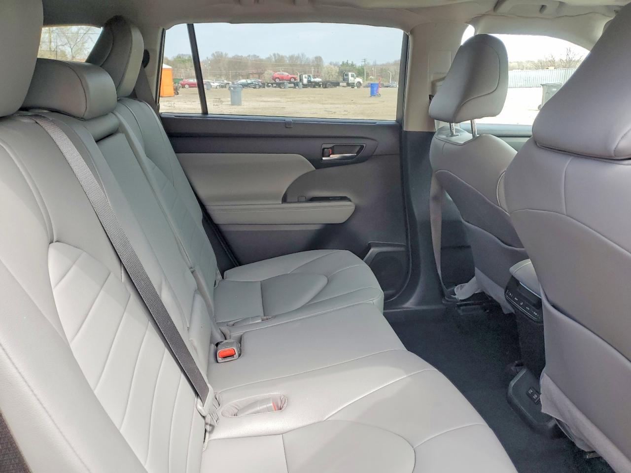 2020 TOYOTA HIGHLANDER XLE photo 31