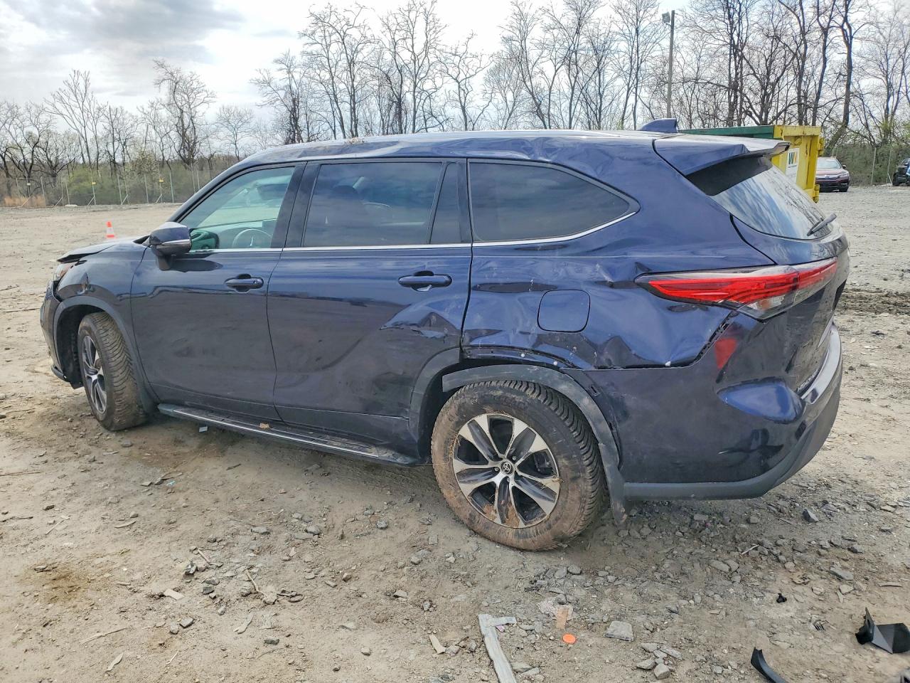 2020 TOYOTA HIGHLANDER XLE photo 4