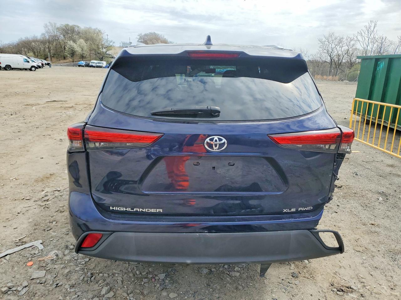 2020 TOYOTA HIGHLANDER XLE photo 16
