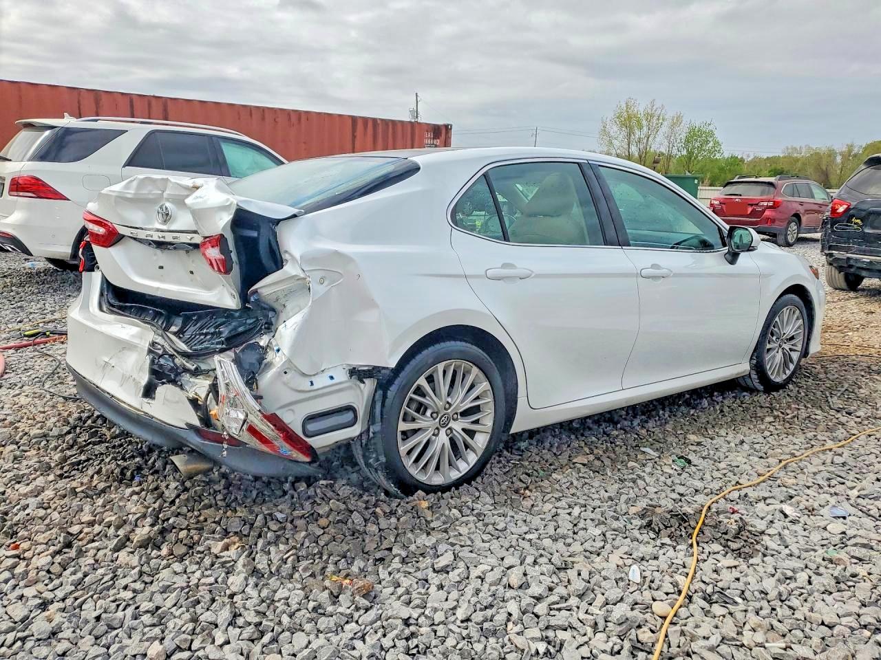 2018 TOYOTA CAMRY XLE photo 5