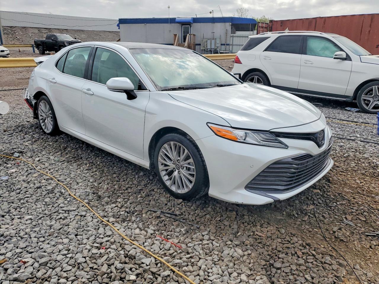 2018 TOYOTA CAMRY XLE photo 7