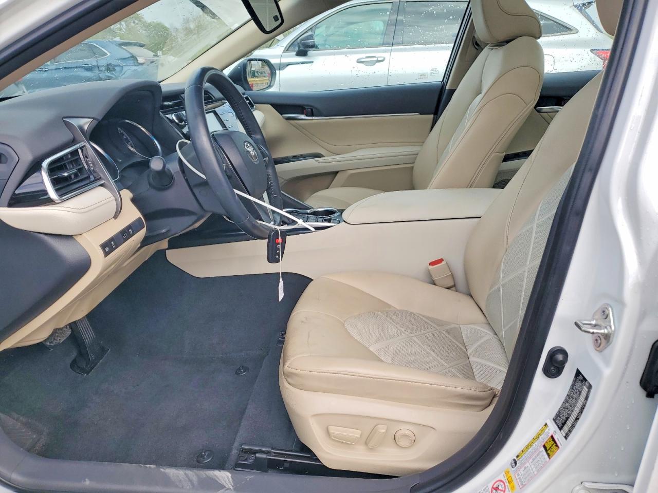 2018 TOYOTA CAMRY XLE photo 13