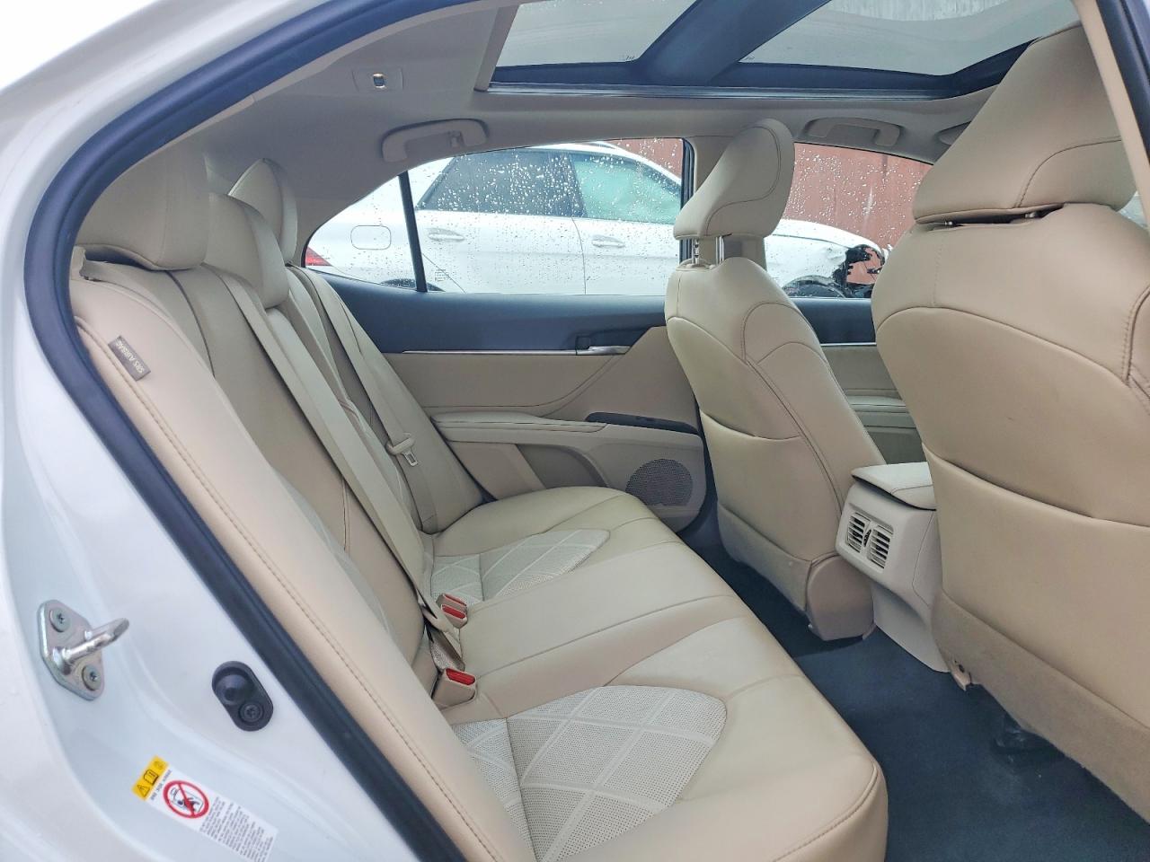 2018 TOYOTA CAMRY XLE photo 19
