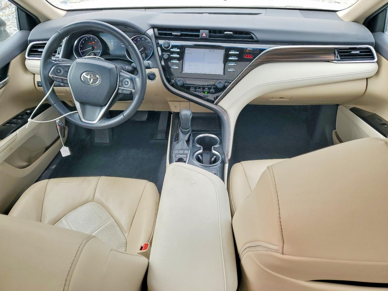 2018 TOYOTA CAMRY XLE photo 15