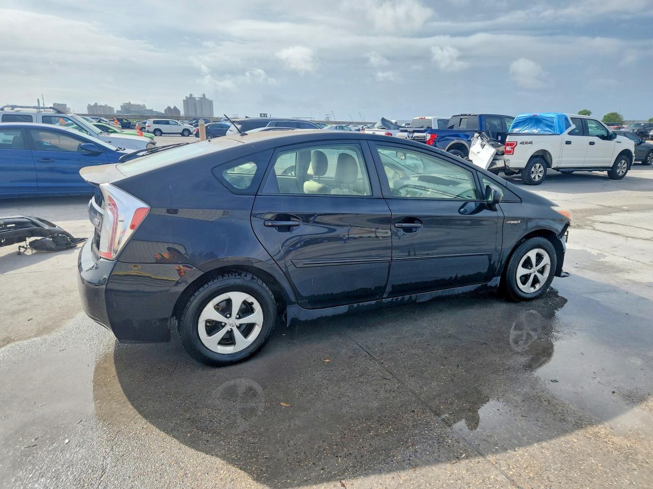 2013 TOYOTA PRIUS TWO photo 5