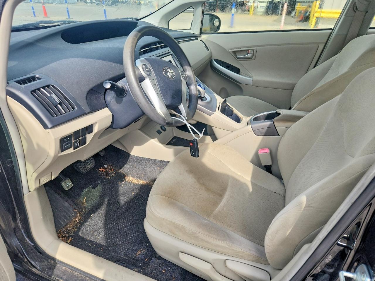 2013 TOYOTA PRIUS TWO photo 13