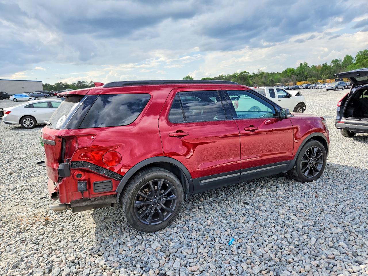 2017 FORD EXPLORER XLT photo 3