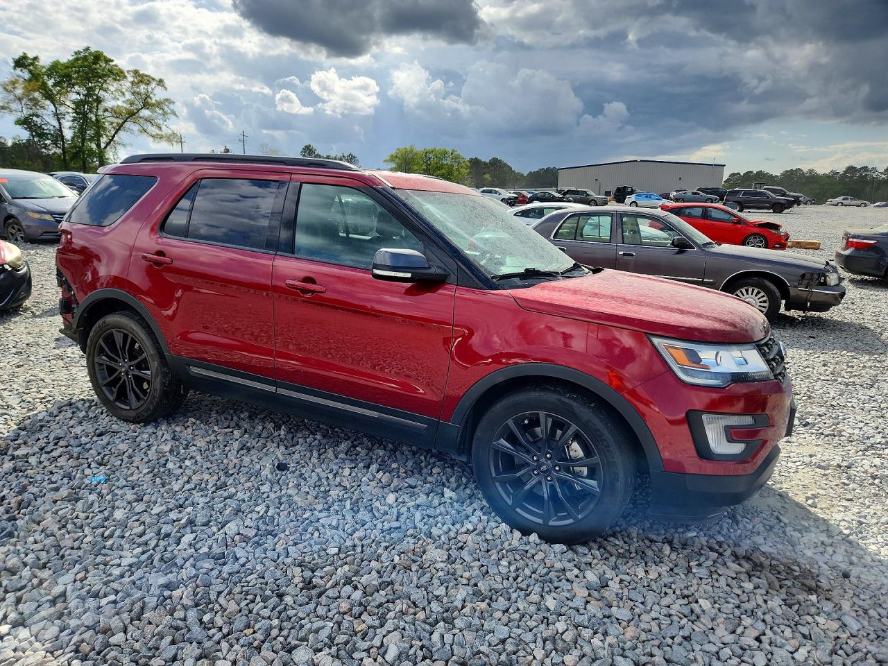 2017 FORD EXPLORER XLT photo 4