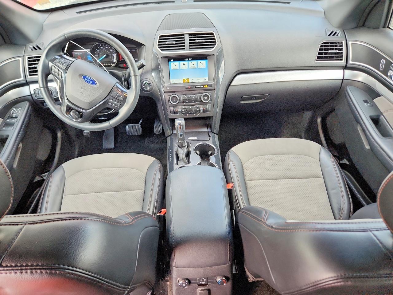 2017 FORD EXPLORER XLT photo 8