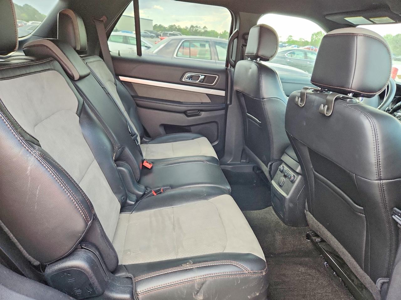 2017 FORD EXPLORER XLT photo 10