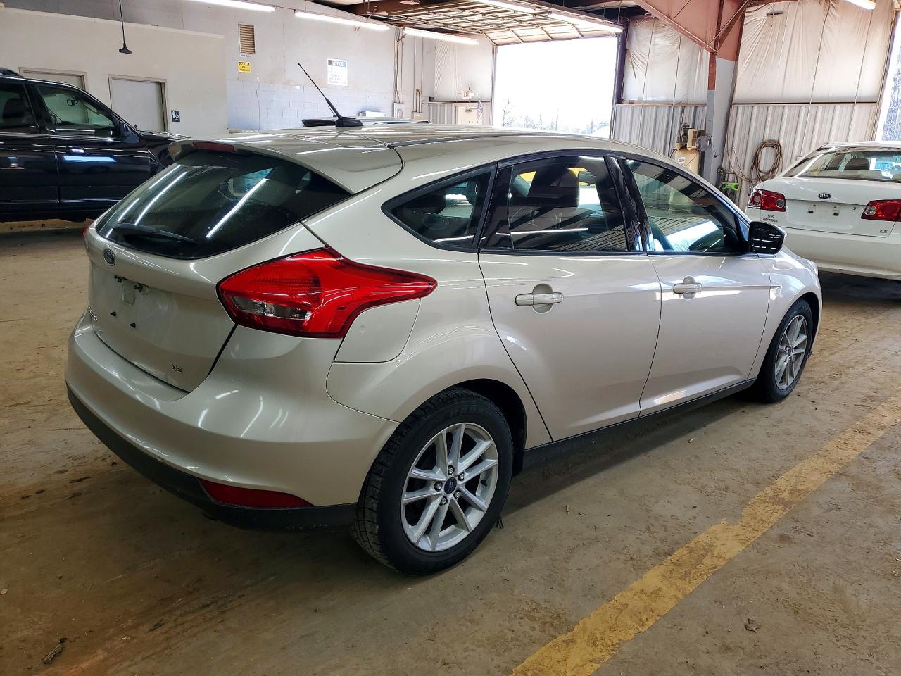 2018 FORD FOCUS SE photo 5