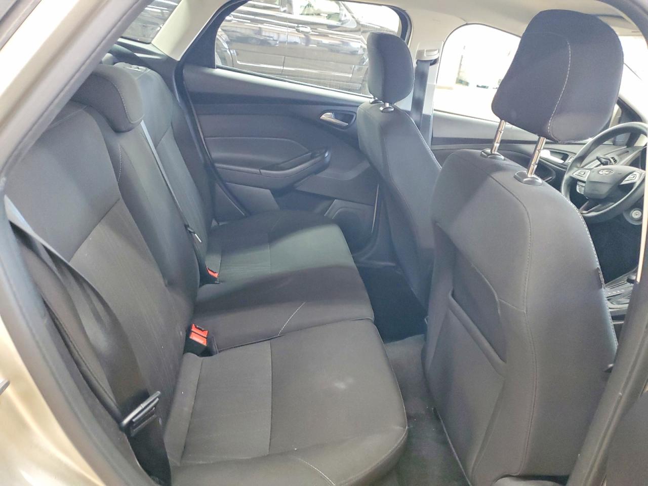 2018 FORD FOCUS SE photo 19