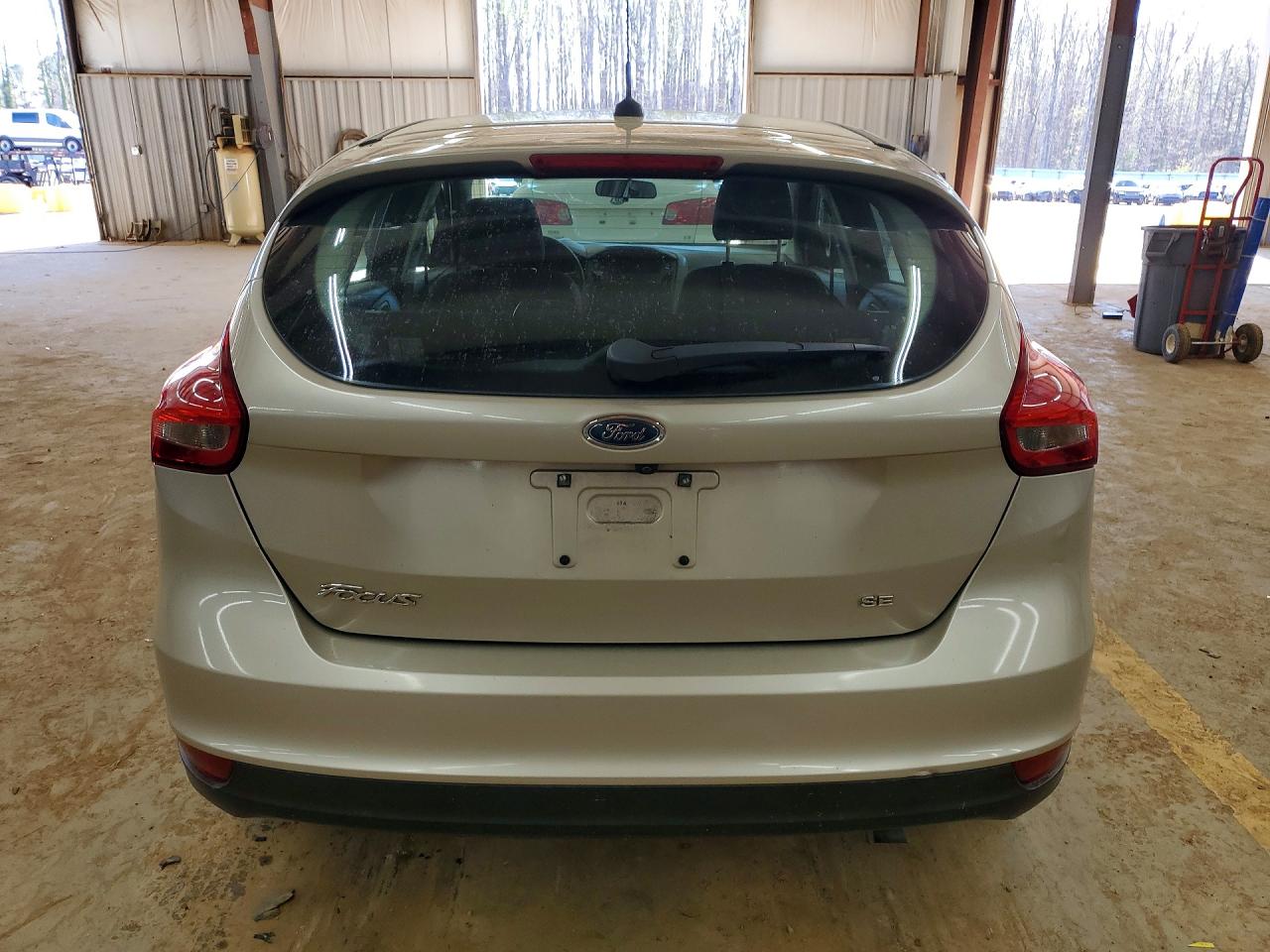 2018 FORD FOCUS SE photo 11