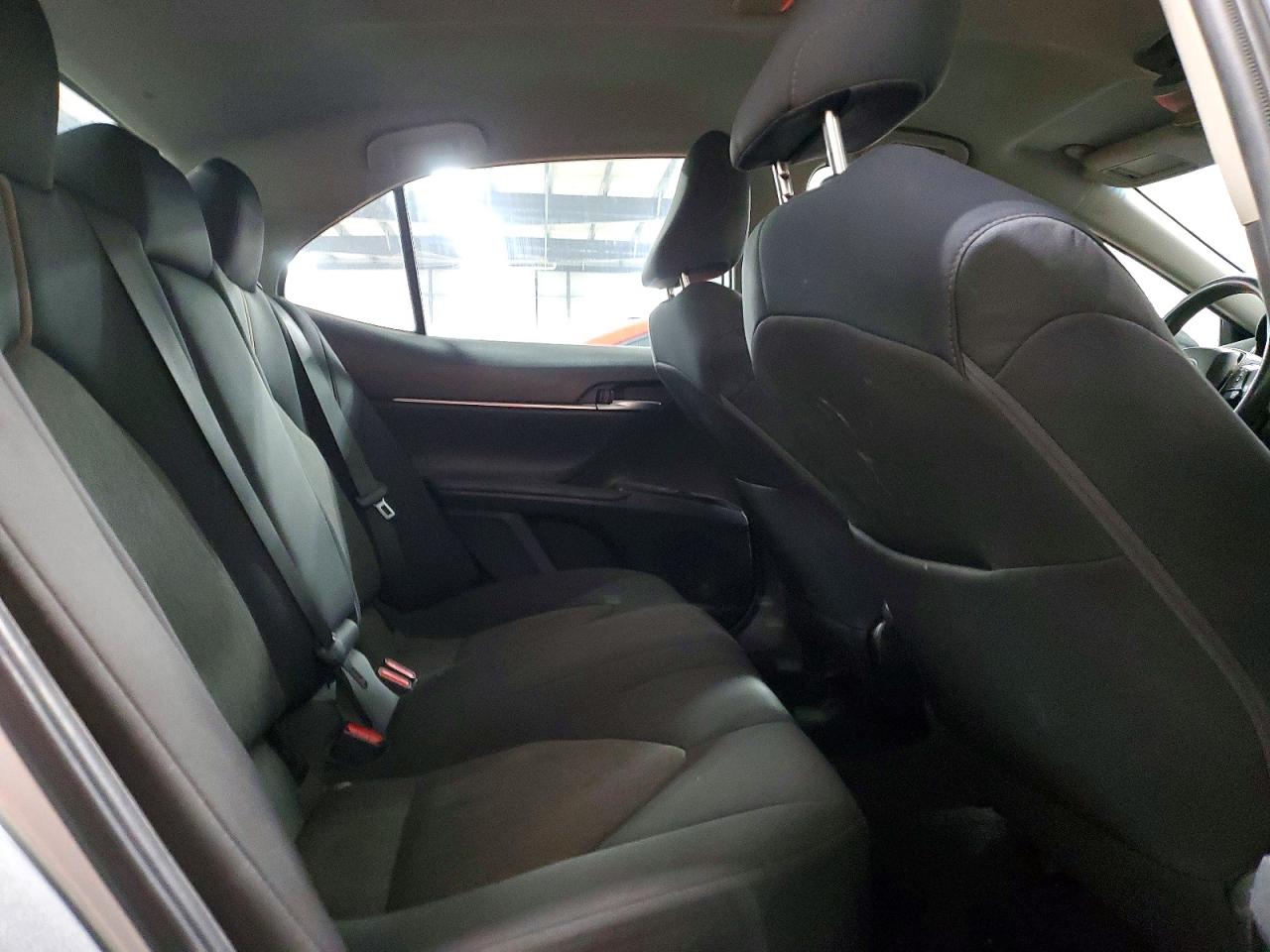 2019 TOYOTA CAMRY LE photo 10