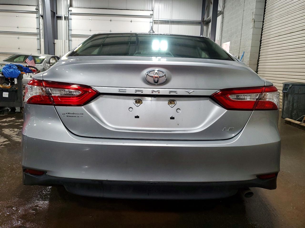 2019 TOYOTA CAMRY LE photo 6