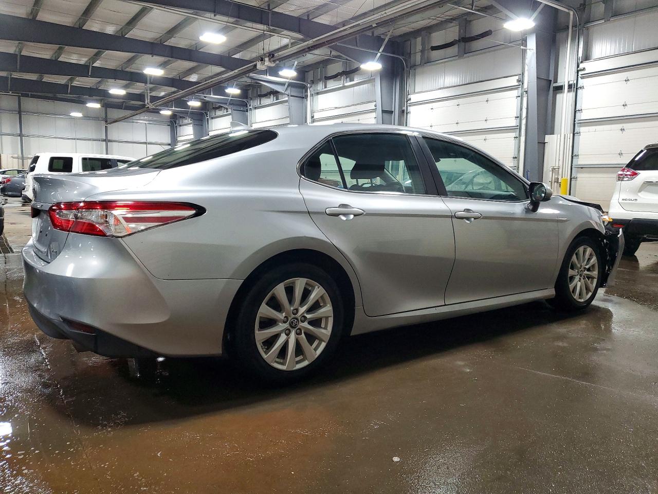 2019 TOYOTA CAMRY LE photo 3