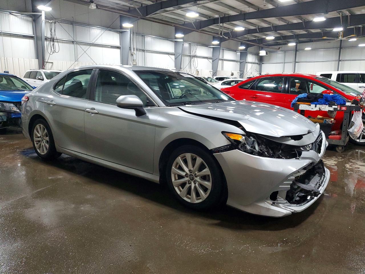 2019 TOYOTA CAMRY LE photo 4